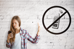 Screen Shot 2018-05-20 at 10.50.05 AM No texting image while woman is on phone